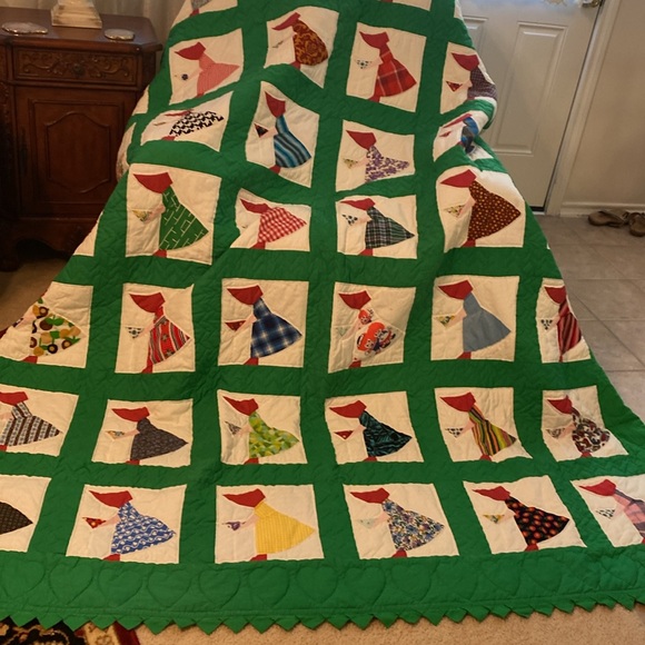 Sun Bonnet Sue Quilt - Picture 2 of 7
